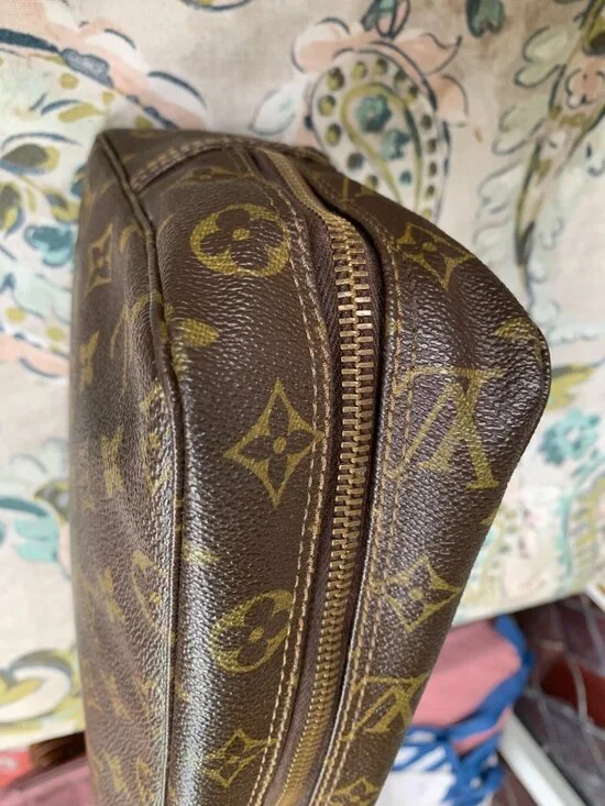 Authentic Louis Vuitton Monogram Trousse Toilette 28 - Picture 3 of 7
